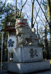 神社の入り口にある狛犬