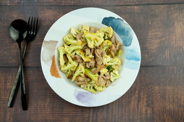 Stir fried mixed cauliflower and pork with oyster sauce recipe.