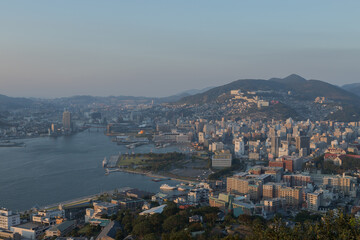 Fototapeta premium 鍋冠山公園展望台からの長崎市街地夕景