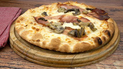 pizza au jambon sec et champignons