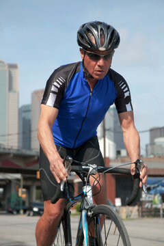 Cyclist on a 18 bicycle in a city