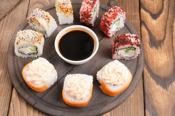 sushi on a round plate