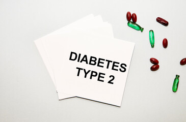 On the sheet for notes the text diabetes TYPE 2, next to green and red capsules.
