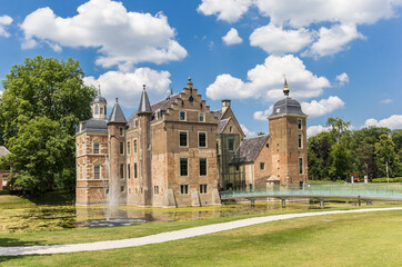 Fototapeta premium Historic castle and garden in Ruurlo, Netherlands
