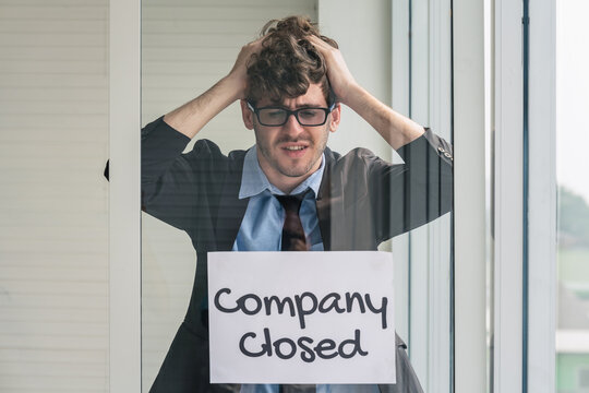 Employee With Company Closed Annoucement Lose Job During Lockdown