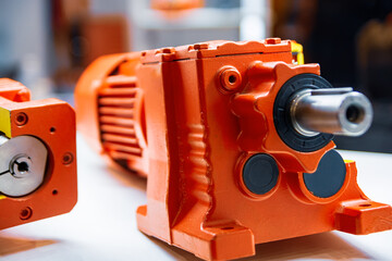 Angle gearboxes, helical gearboxes and geared motors