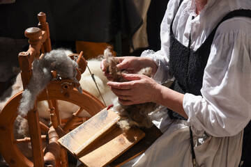 lavorare la lana a mano antichi mestieri 