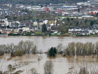 Fototapeta na wymiar Rhein Hochwasser bei Koblenz