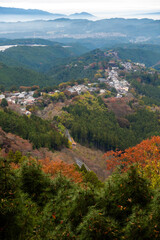 Fototapeta na wymiar 奈良県 吉野山の秋と紅葉景色