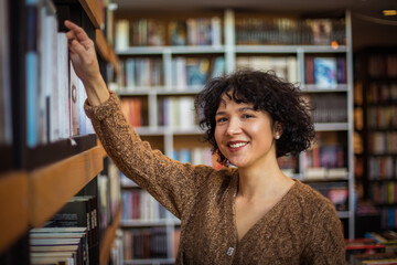 Woman in library.  - 408781335