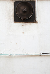Air ventilation system on the retro exterior wall