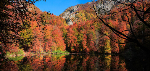 Fototapeta premium A beautiful lake high in the mountains.