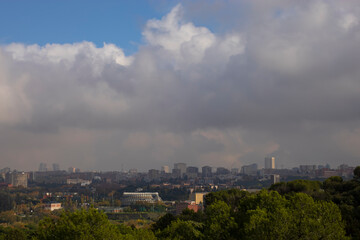 Vistas de Madrid en un día nublado desde la Casa de Campo