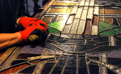 travail sur un vitrail