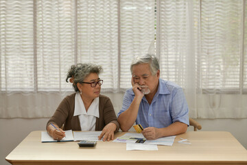 Senior couple having financial problems need discussing financial plans whit finansial advisor.