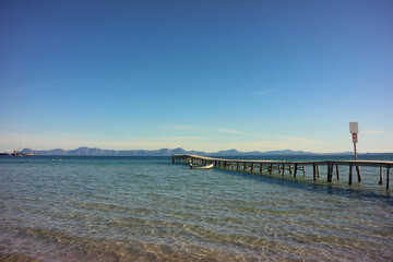 Obraz premium wood bridge at the beach