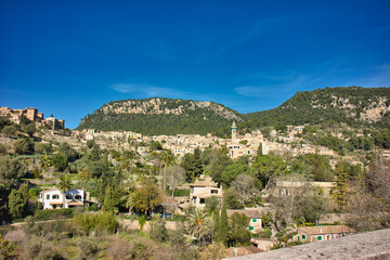 Fototapeta na wymiar town vibes on valldemosa in Mallorca