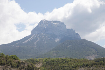 Fototapeta premium montagnes voilées