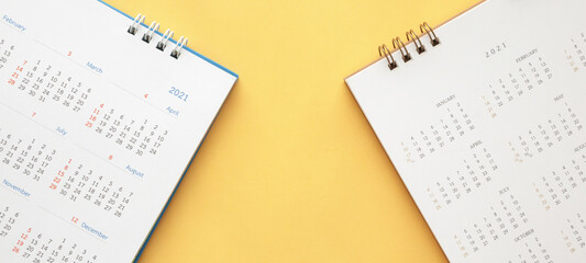 Obraz premium 2021 calendar page on yellow color background business planning appointment meeting concept