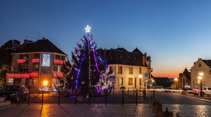 Allassac (Corrèze, France) - Illuminations nocturnes pour les fêtes de Noël
