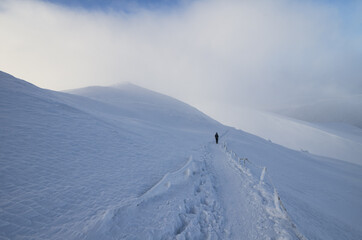 Fototapeta na wymiar hiker on the mountain trail in winter