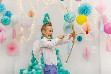 Fototapeta premium cupid little boywith a bow, arrow and wings