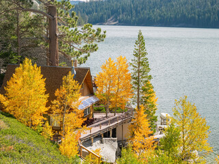 Obraz premium Sunny view of the beautiful landscape around Echo Lake