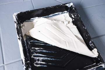 paint tray with solidified dry paint getting removed in one layer, DIY and home improvement