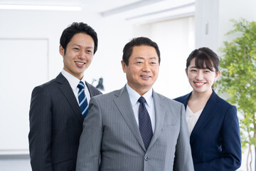 ビジネスマン　オフィスワーク