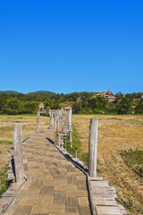 Fototapeta na wymiar The famous bamboo bridge in Mae Hong Son Zutongpae Bridge.