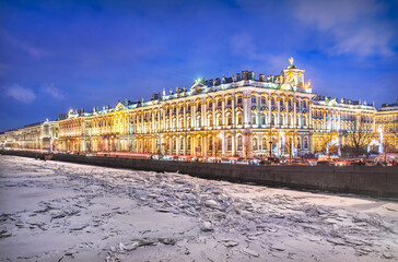 Fototapeta na wymiar Winter Palace in St. Petersburg and ice on the Neva River