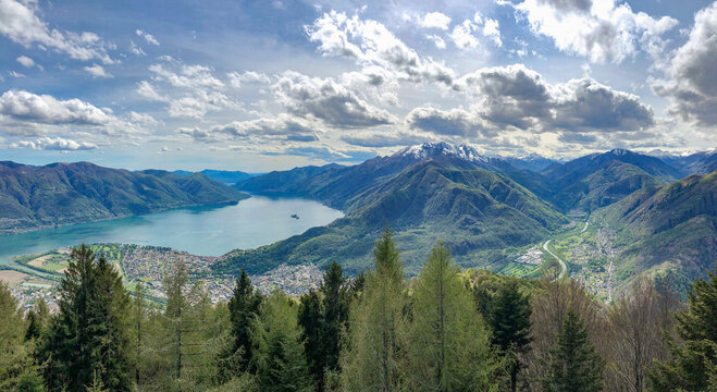 Tessiner Panorama mit Lagomaggiore und Centovalli