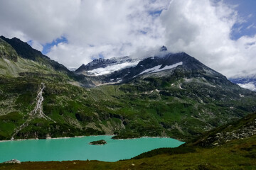 Fototapeta na wymiar amazing turquoise lake in a glacier world of austria