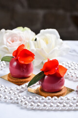 Fototapeta na wymiar Smal cakes with roses