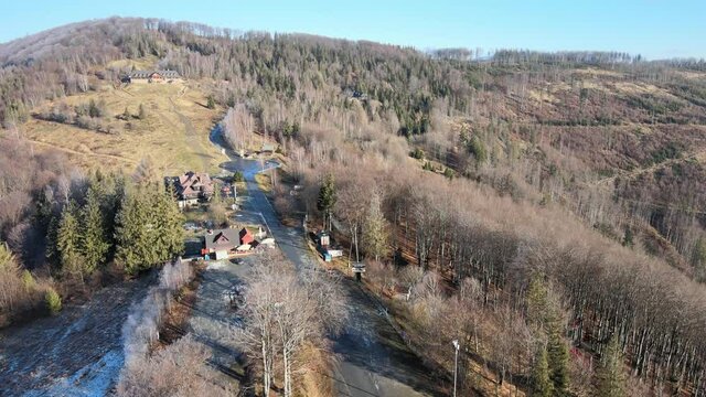 g&oacute;ry zimą z lotu ptaka, Beskid Śląski, R&oacute;wnica w Ustroniu. Polska