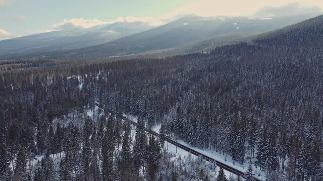Droga do Szklarskiej Poręby z widokiem na Karkonosze