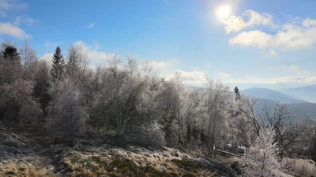 g&oacute;ry zimą z lotu ptaka, Beskid Śląski, R&oacute;wnica w Ustroniu. Polska