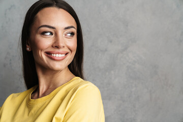 Fototapeta premium Close up of a beautiful young smiling brunette woman