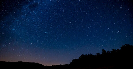 Obraz na płótnie Canvas Cielo estrellado con Andrómeda y parte de la Vía Láctea