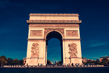 Fototapeta na wymiar View of the Arc de Triomphe in Paris