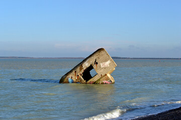 Naklejka premium Paysages de la Baie de Somme, le blockhaus du Hourdel, Cayeux-sur-Mer, Hauts-de-France