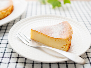 切り分けられたチーズケーキ