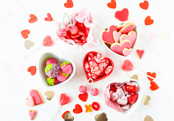 Bunte Süßigkeiten zum Valentinstag