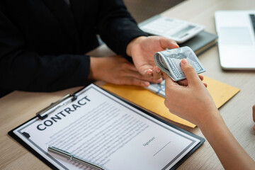 Businessmen are offering and accepting money for bribery, contracting and contract signing to benefit illegal conduct. Going well, the concept of illegal reception and bribery