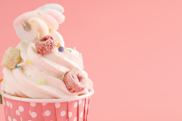 Fototapeta na wymiar cupcake isolated in pink background