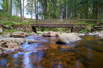 Brücke über den Fluss Kalte Bode am Fuße des Brocken bei Schierke im Nationalpark Harz