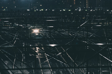 夜の操車場の線路