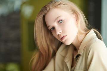 Naklejka premium natural blonde girl