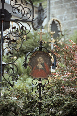 Auf dem Petersfriedhof in Salzburg