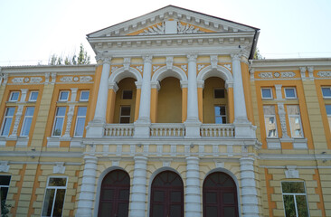 Obraz premium A beautiful building on the streets of Berdyansk